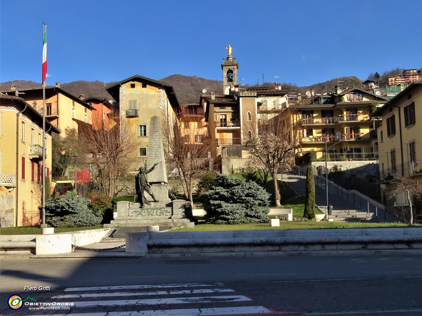 04 Partenza dal centro di Zogno-Piazza IV Novembre -(310 m).JPG